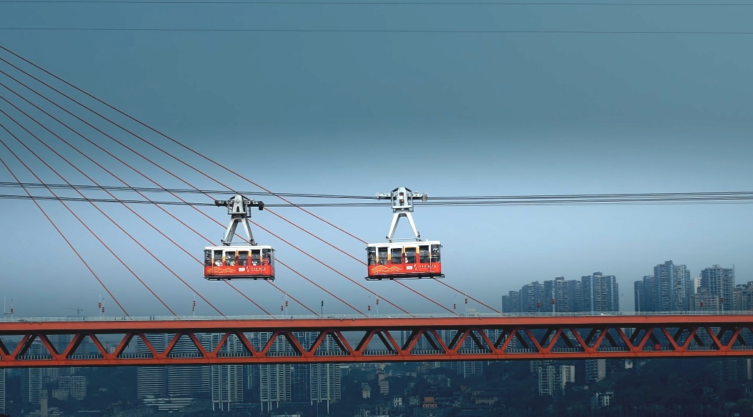 Téléphérique urbain de Chongqing, pont et skyline